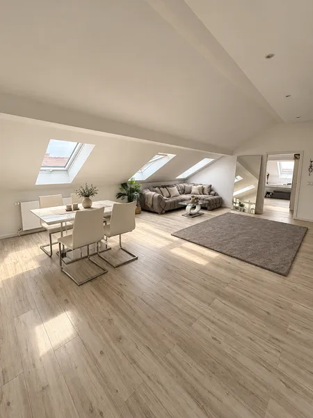 Helle 3-Zimmer-Dachgeschosswohnung (80 m²) in ruhiger Lage in Berlin-Kladow — photo 1